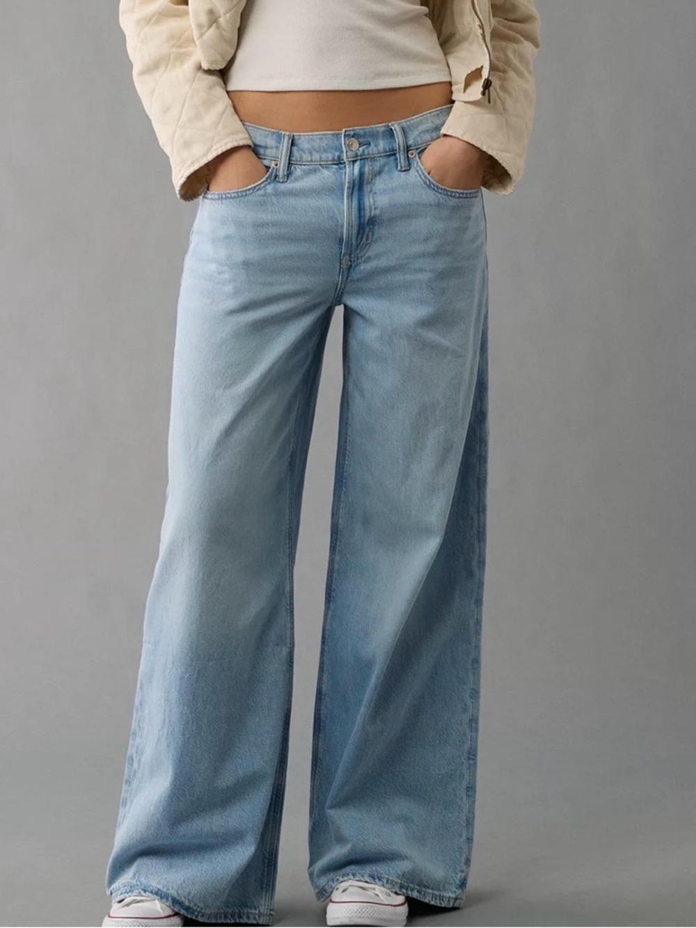 American Eagle Low Rise Ultra Wide Leg Jeans Size 6
